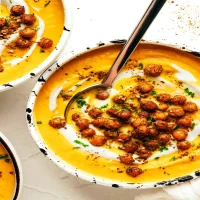 Soupe de carottes rôties aux pois chiches Zaatar