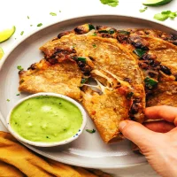 Tacos croustillants aux courgettes et aux haricots noirs