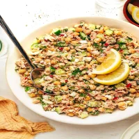 Salade de thon aux pois chiches et au citron et au tahini