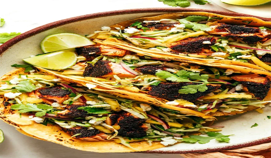 Tacos au saumon noirci